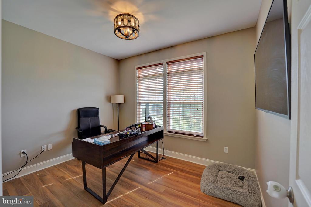 735 DORCHESTER COURT