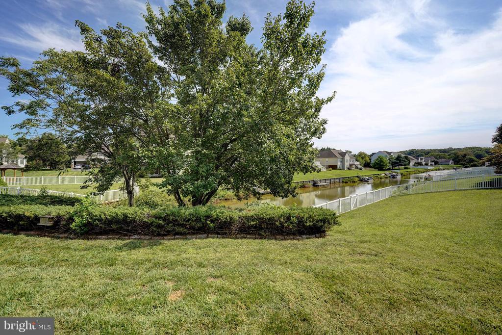 735 DORCHESTER COURT