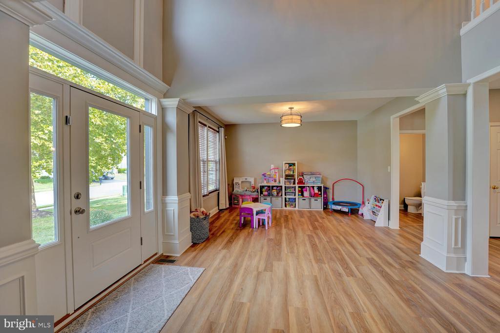 735 DORCHESTER COURT