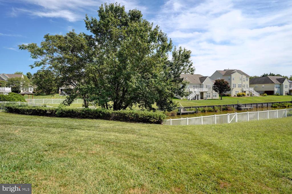 735 DORCHESTER COURT