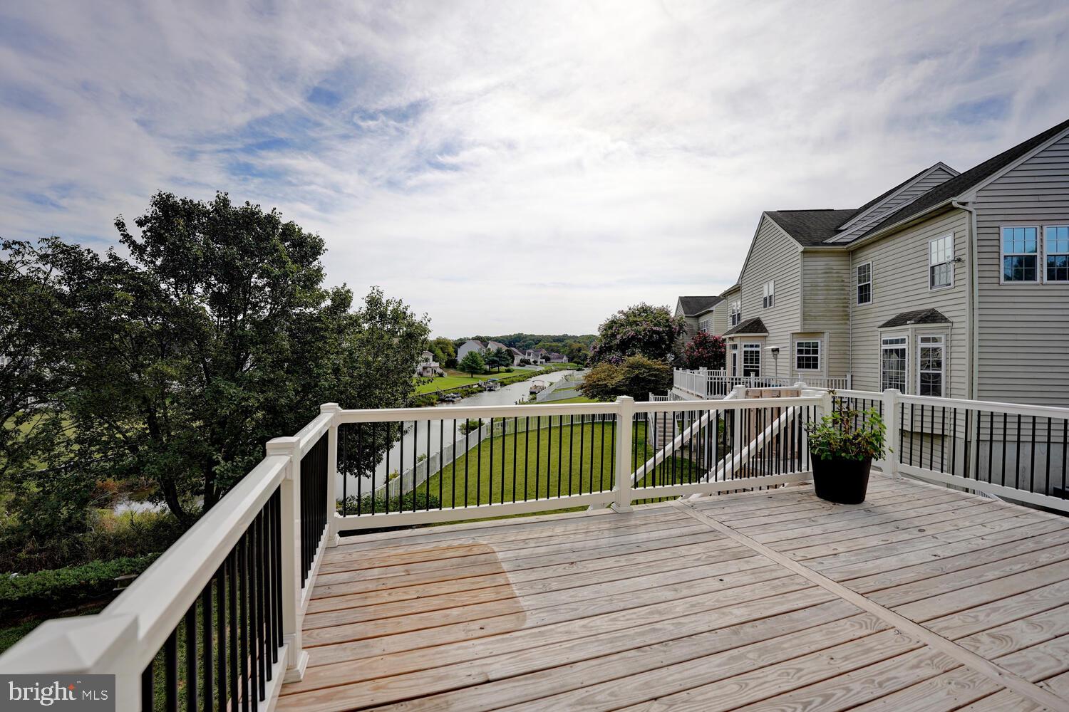 735 DORCHESTER COURT