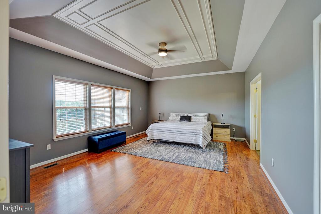 735 DORCHESTER COURT