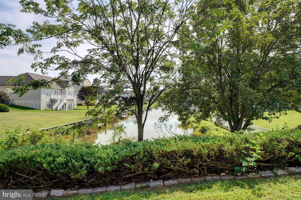 735 DORCHESTER COURT