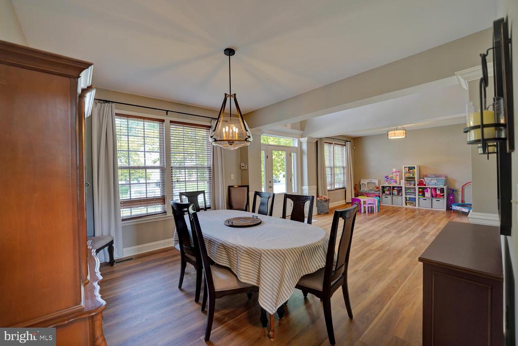 735 DORCHESTER COURT