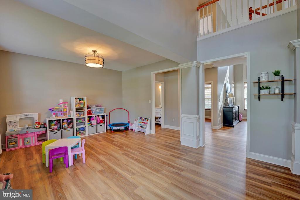 735 DORCHESTER COURT