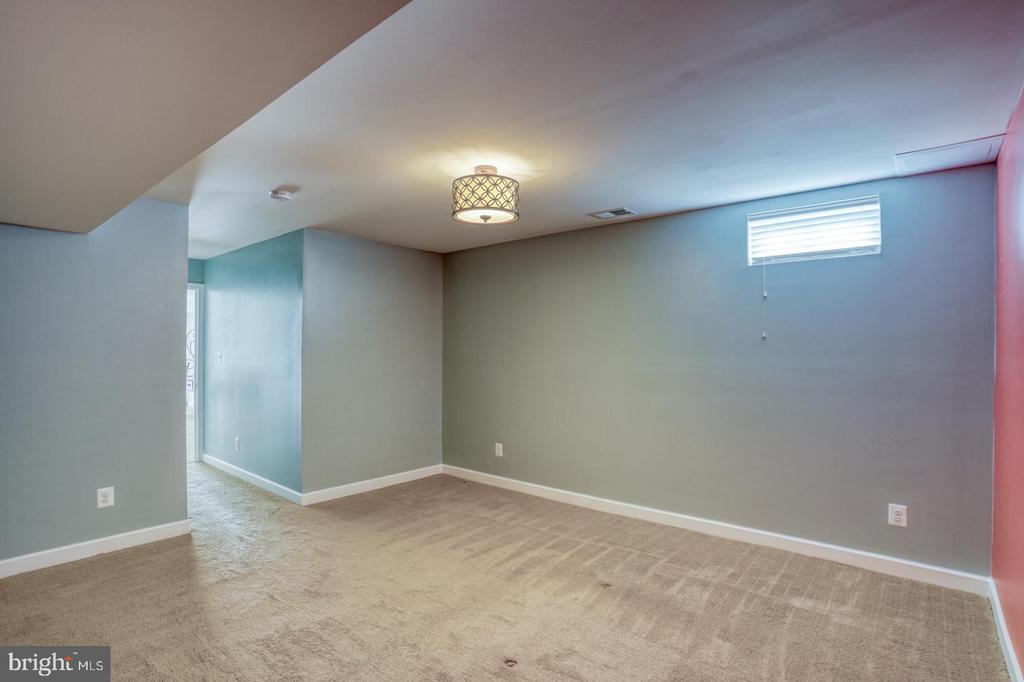 11 DEERBERRY DRIVE