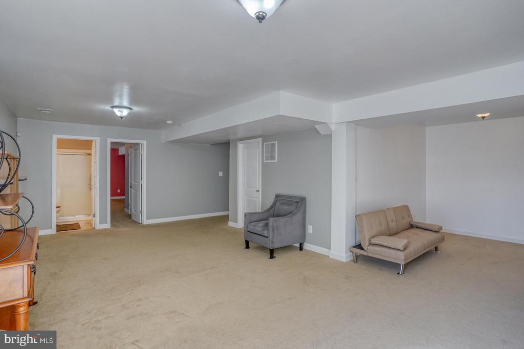11 DEERBERRY DRIVE