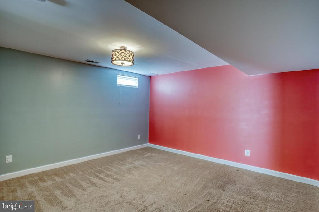 11 DEERBERRY DRIVE