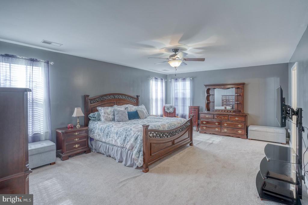 11 DEERBERRY DRIVE
