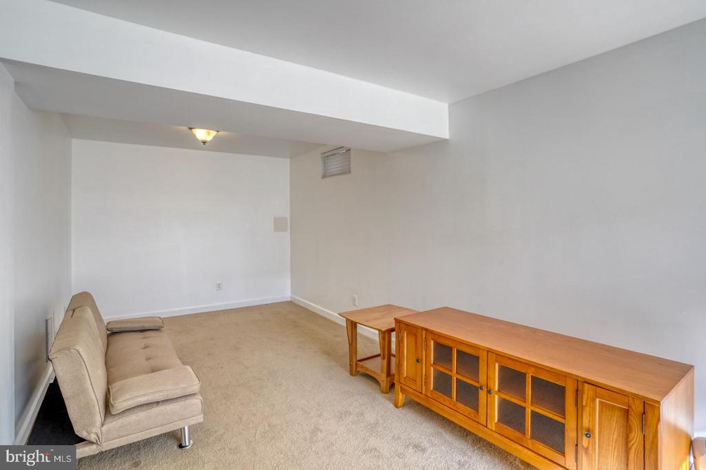 11 DEERBERRY DRIVE