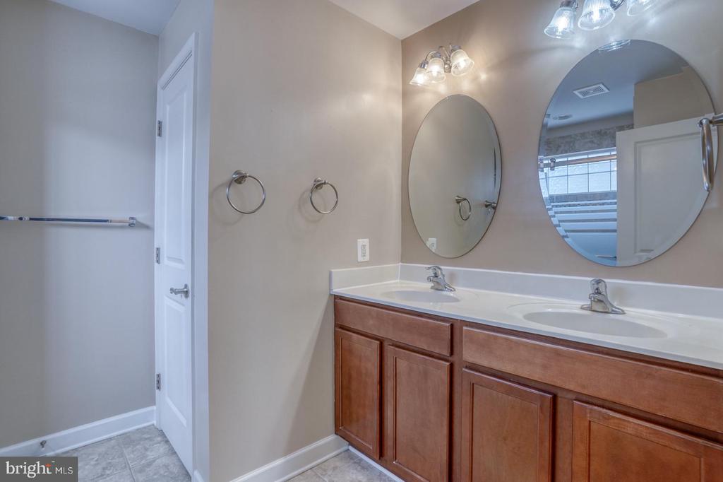 11 DEERBERRY DRIVE