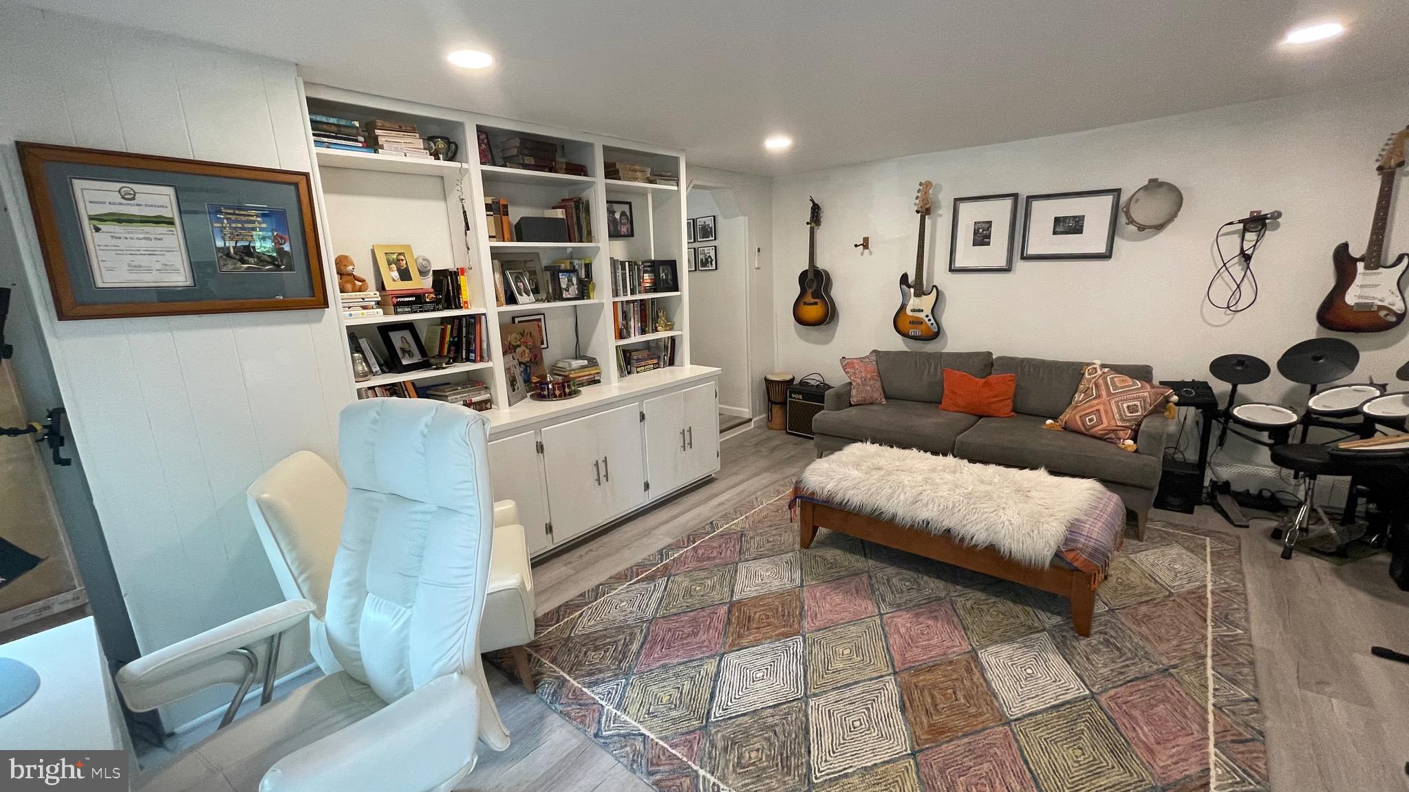 228 N RAILROAD AVENUE