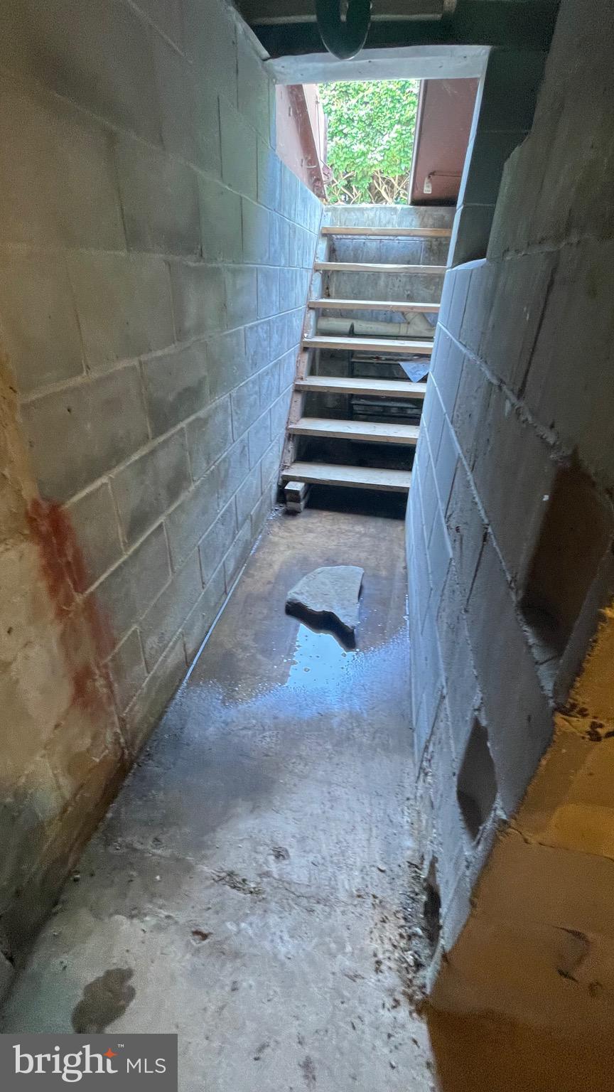 228 N RAILROAD AVENUE