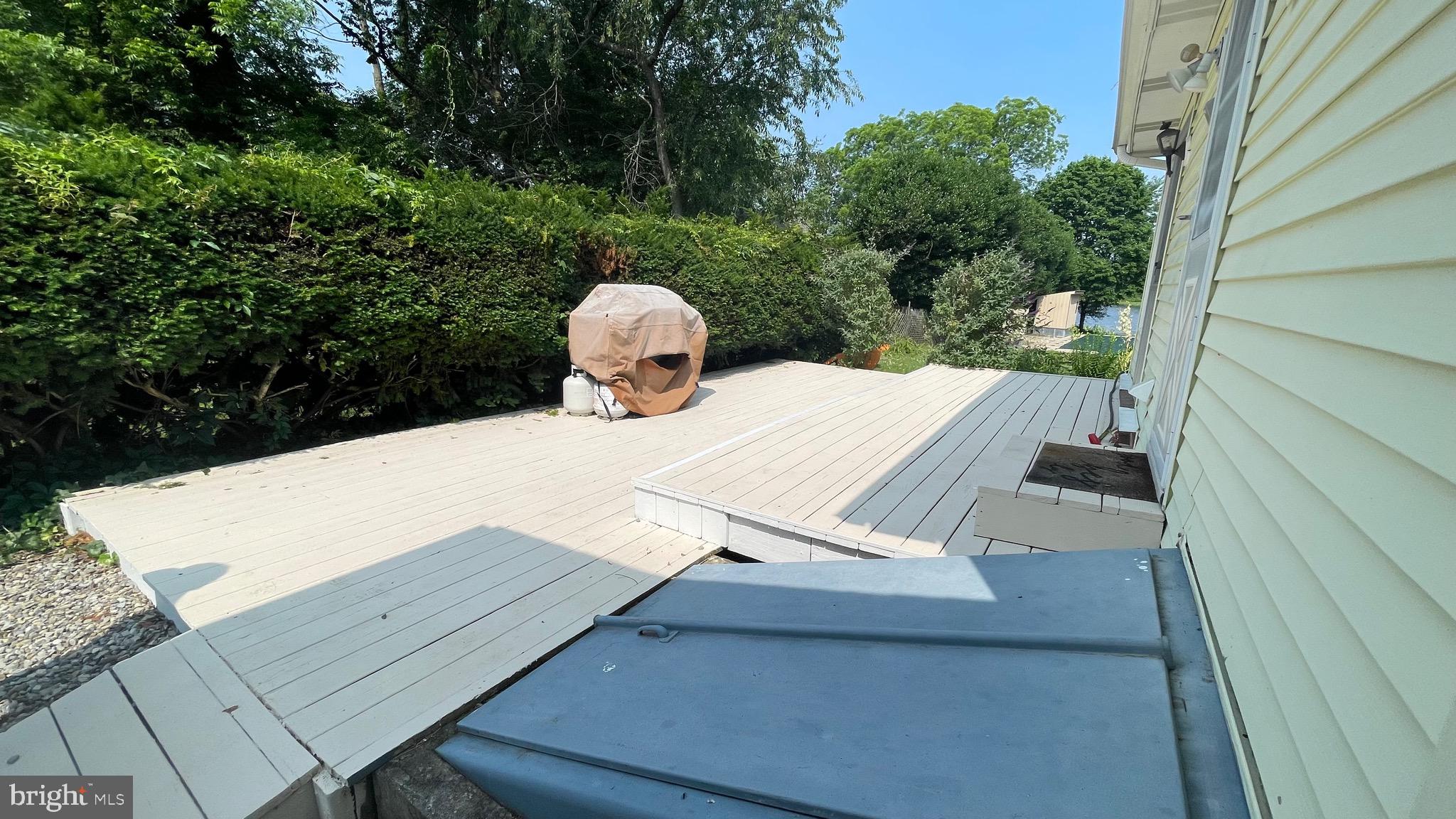 228 N RAILROAD AVENUE