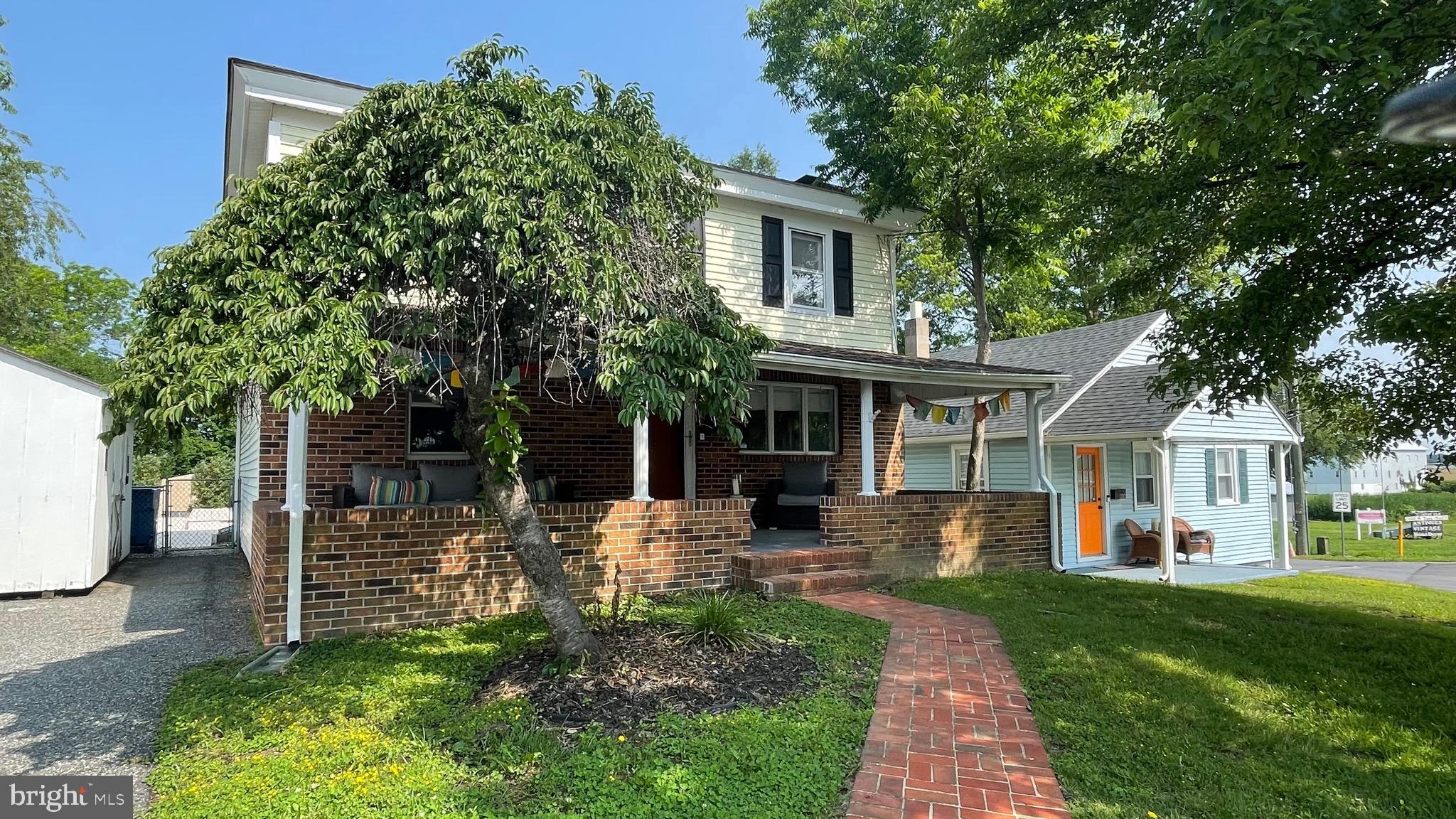 228 N RAILROAD AVENUE