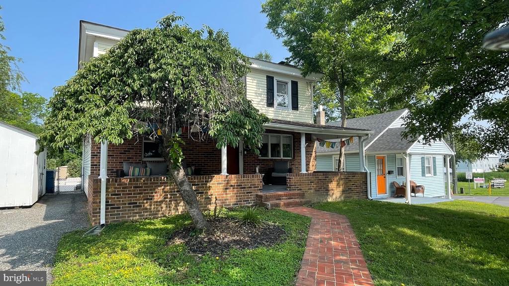 228 N RAILROAD AVENUE