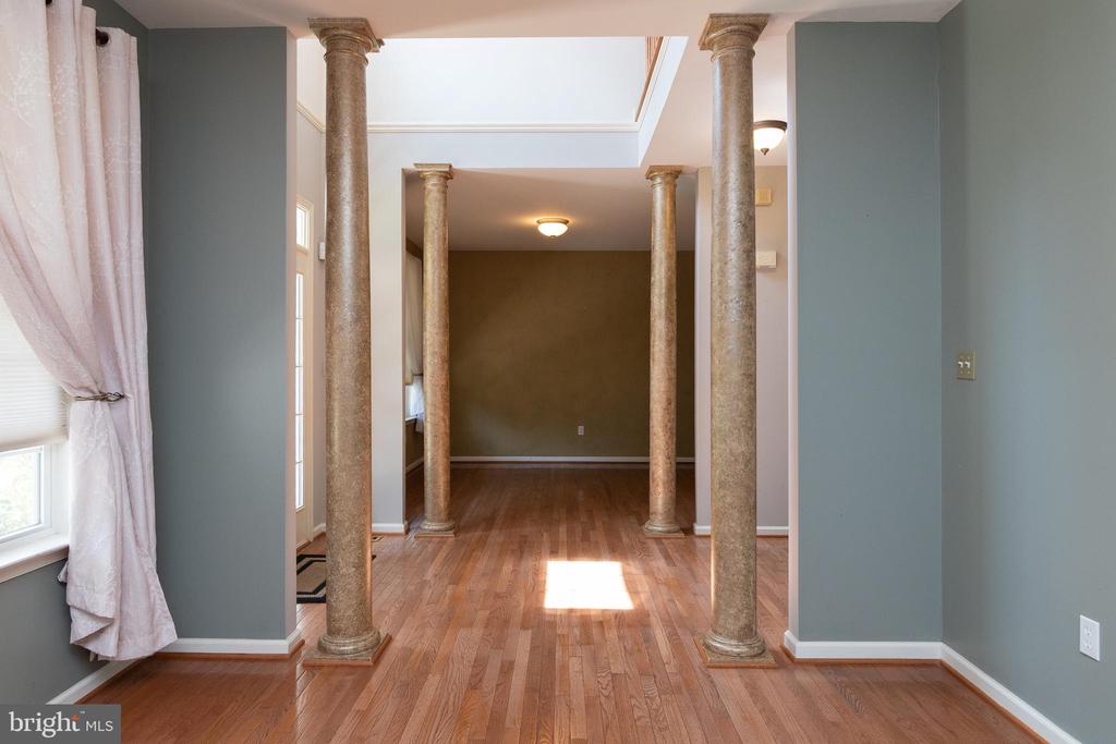 339 LORRAINE DRIVE