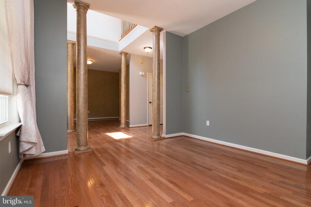 339 LORRAINE DRIVE