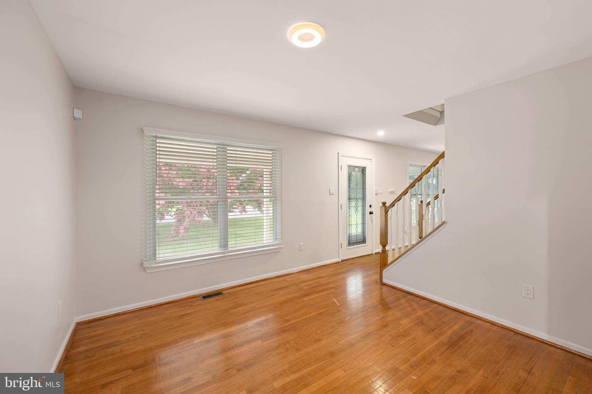 13 LORDSHIP LANE