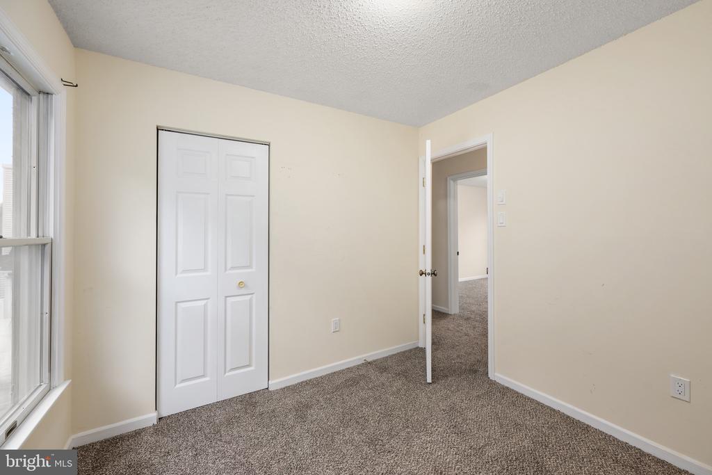 13 LORDSHIP LANE