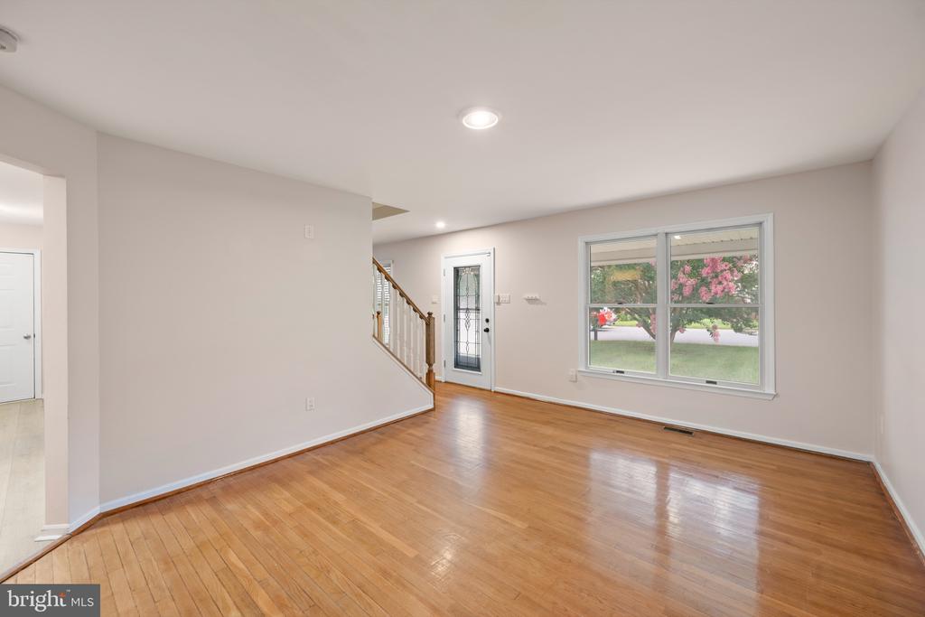 13 LORDSHIP LANE