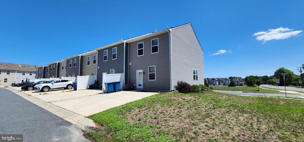 19 CAPRICORN WAY