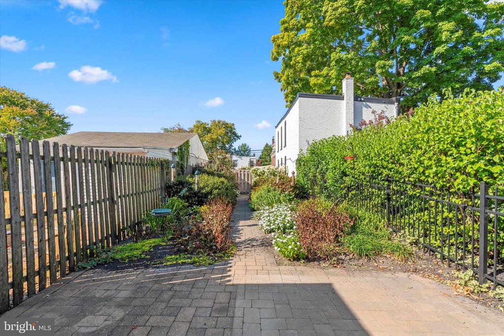 2016 GILPIN AVENUE