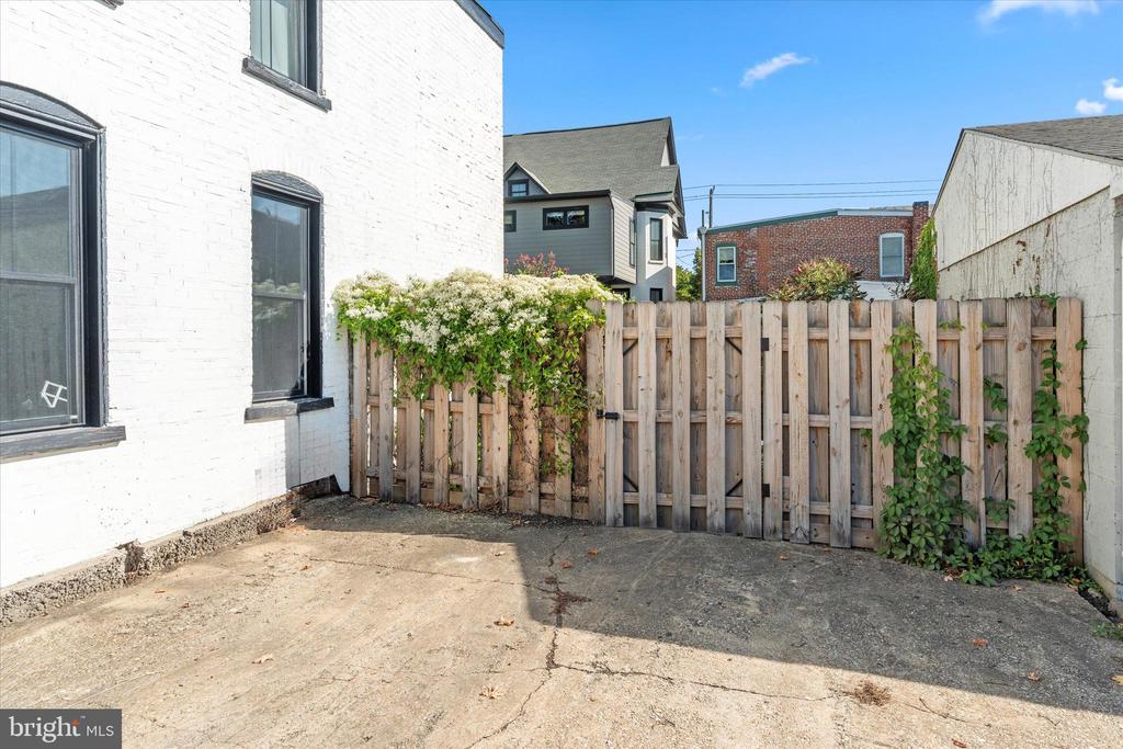 2016 GILPIN AVENUE