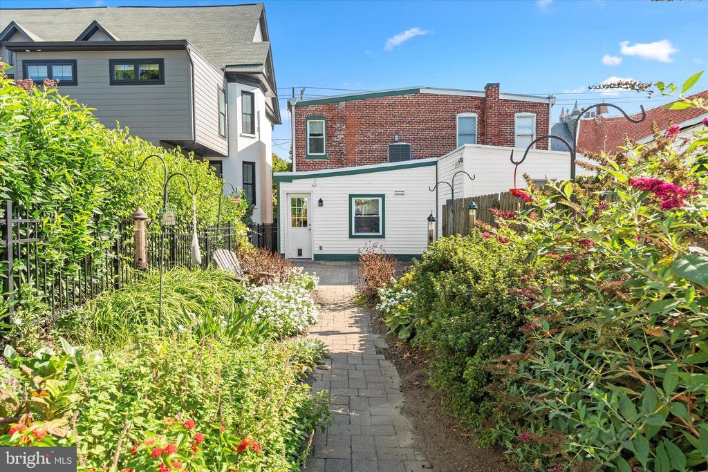 2016 GILPIN AVENUE