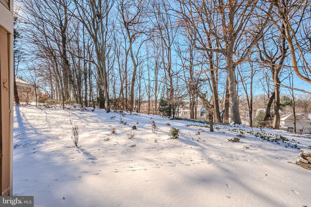 1 EYNON COURT
