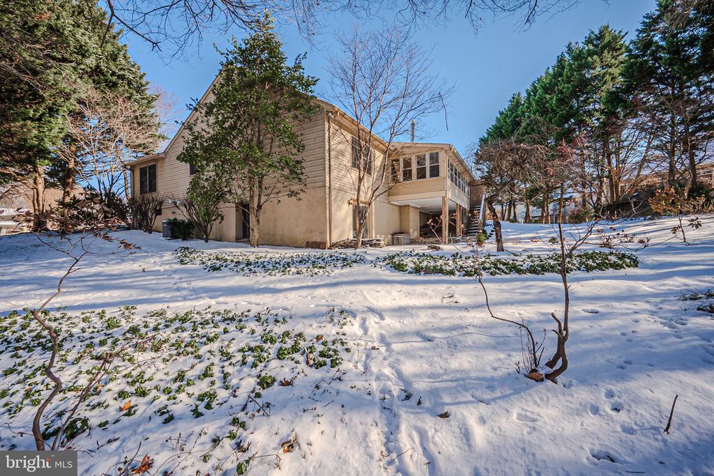 1 EYNON COURT