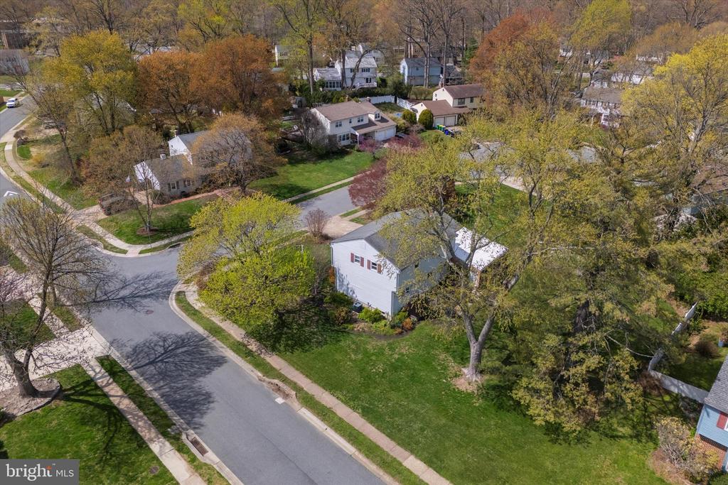 2 RAVENWOOD COURT