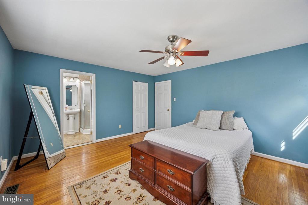 2 RAVENWOOD COURT