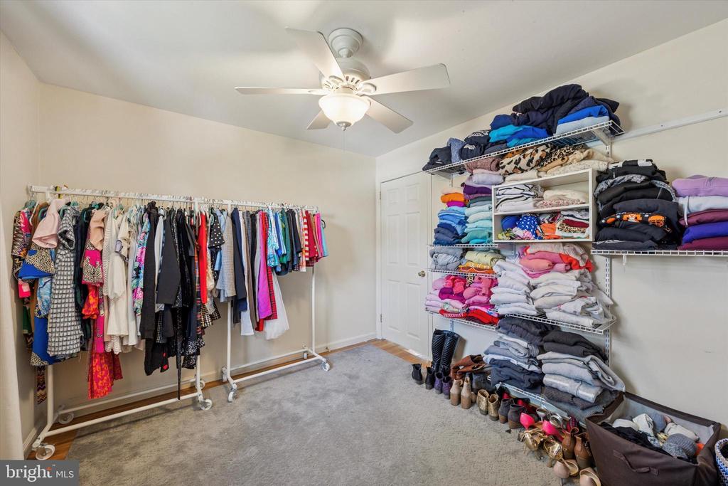 2 RAVENWOOD COURT