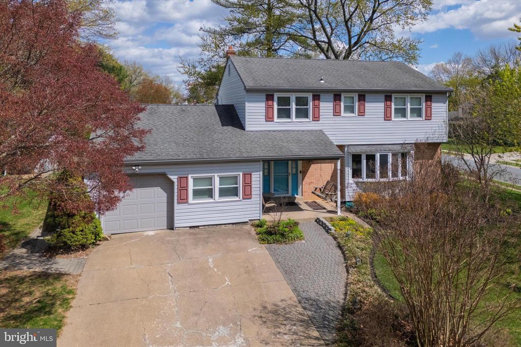 2 RAVENWOOD COURT
