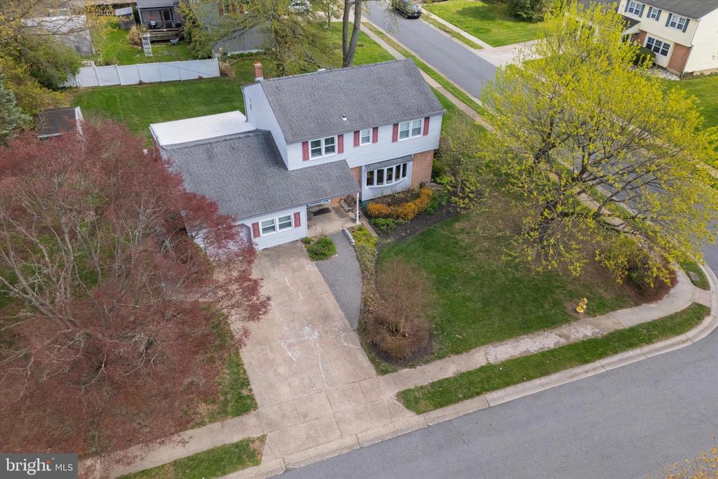2 RAVENWOOD COURT