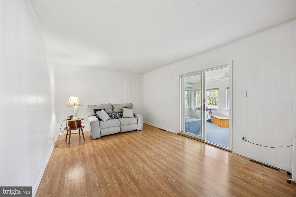 2 RAVENWOOD COURT