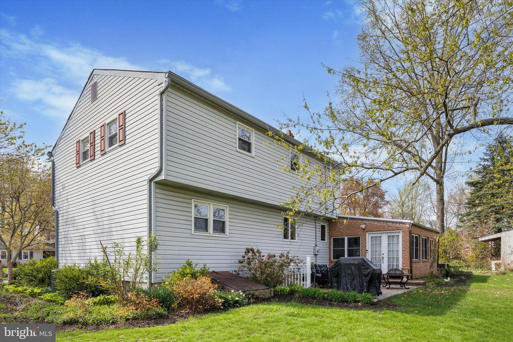 2 RAVENWOOD COURT