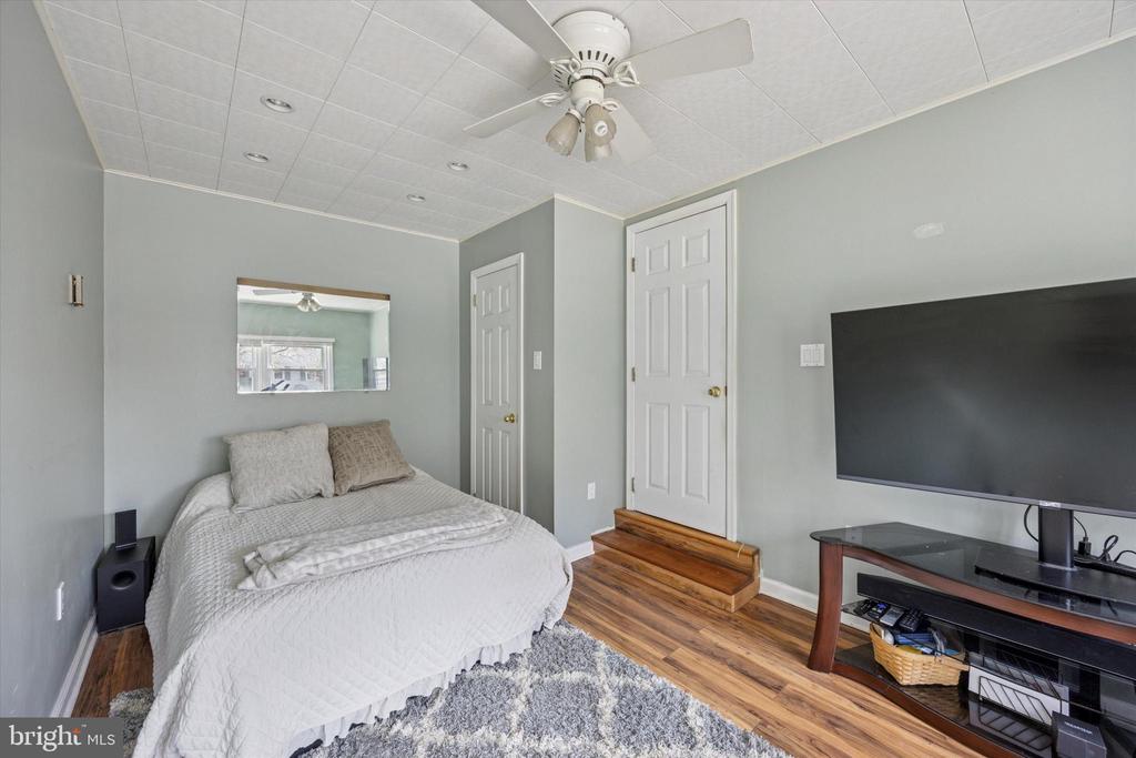 2 RAVENWOOD COURT