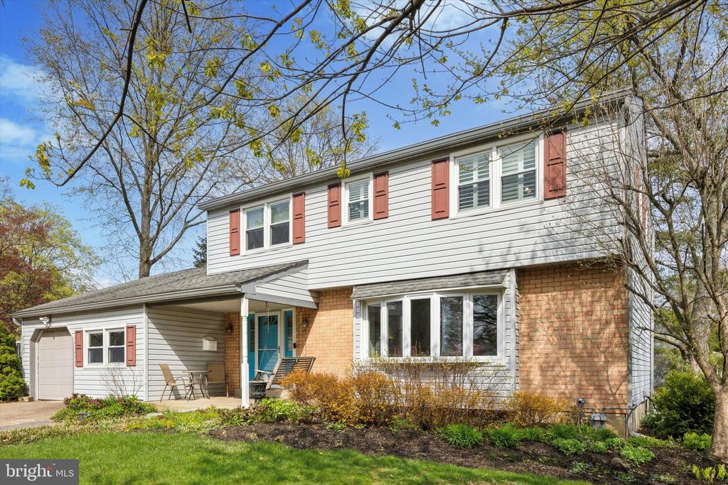 2 RAVENWOOD COURT