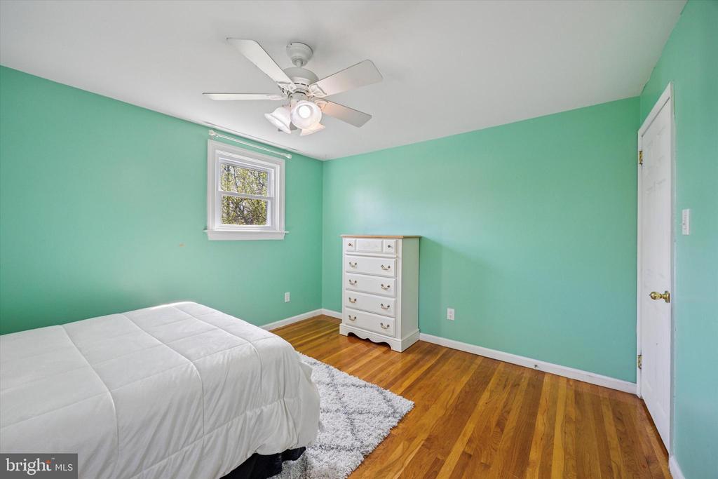 2 RAVENWOOD COURT
