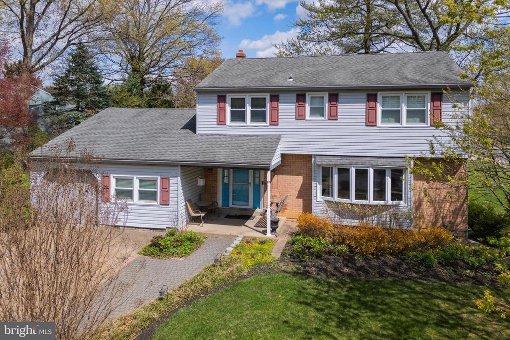 2 RAVENWOOD COURT