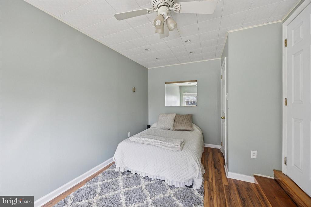 2 RAVENWOOD COURT