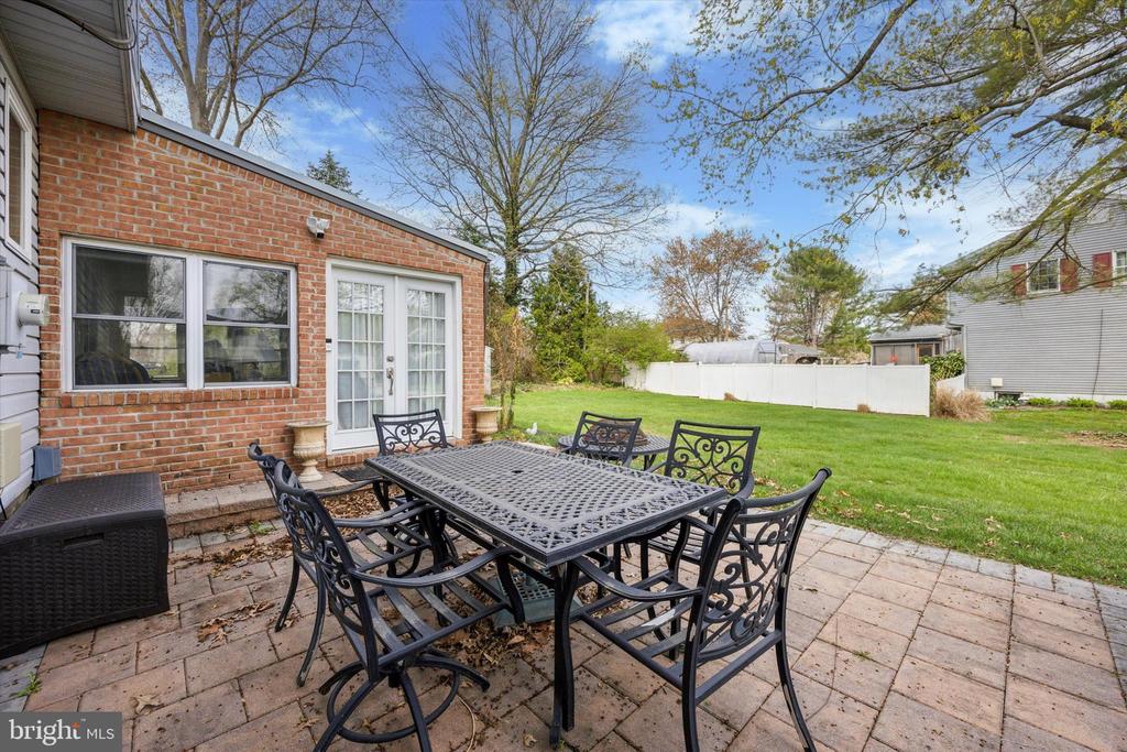 2 RAVENWOOD COURT