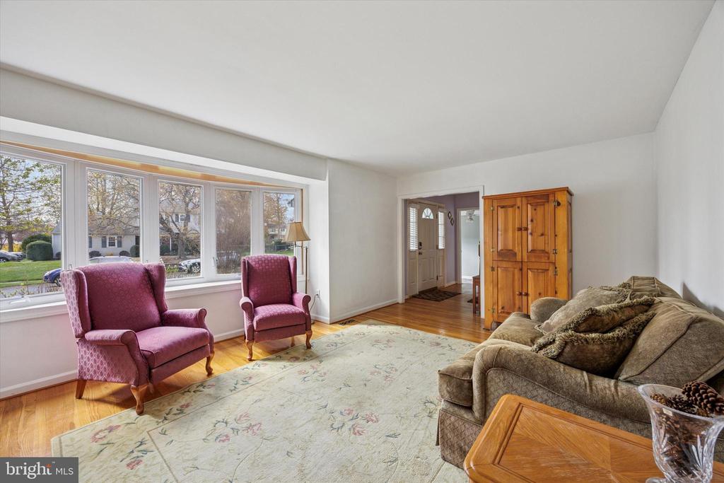 2 RAVENWOOD COURT