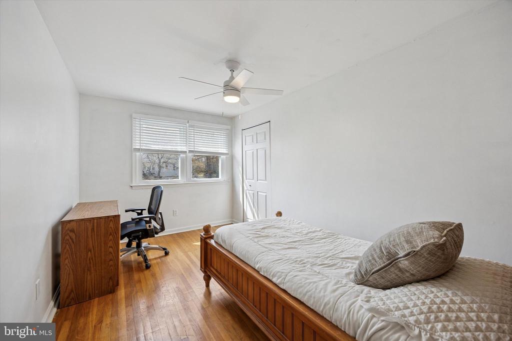 2 RAVENWOOD COURT