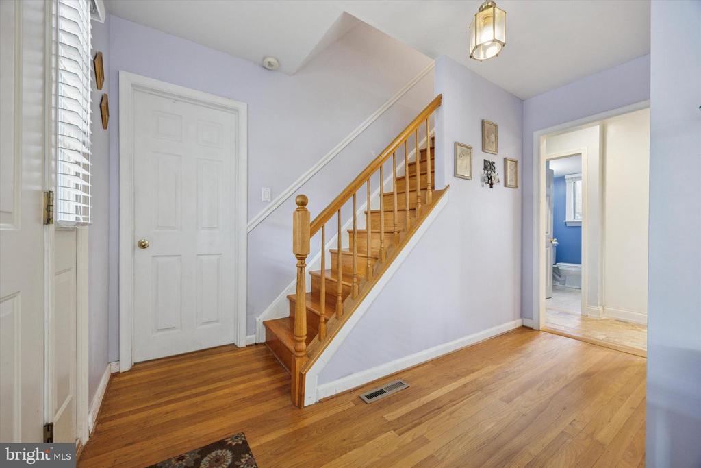 2 RAVENWOOD COURT