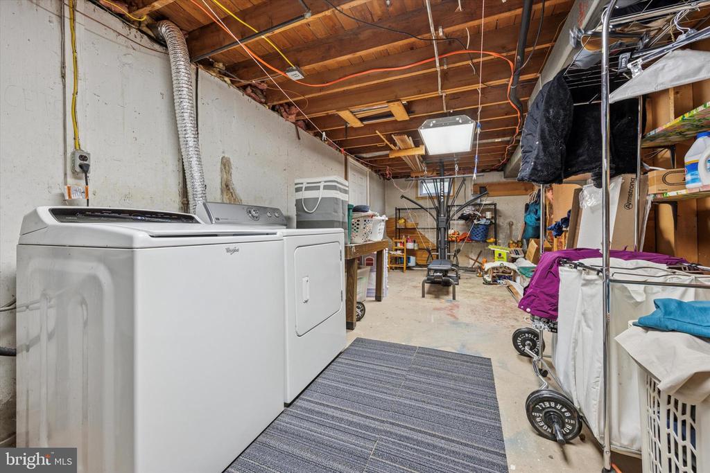 2 RAVENWOOD COURT