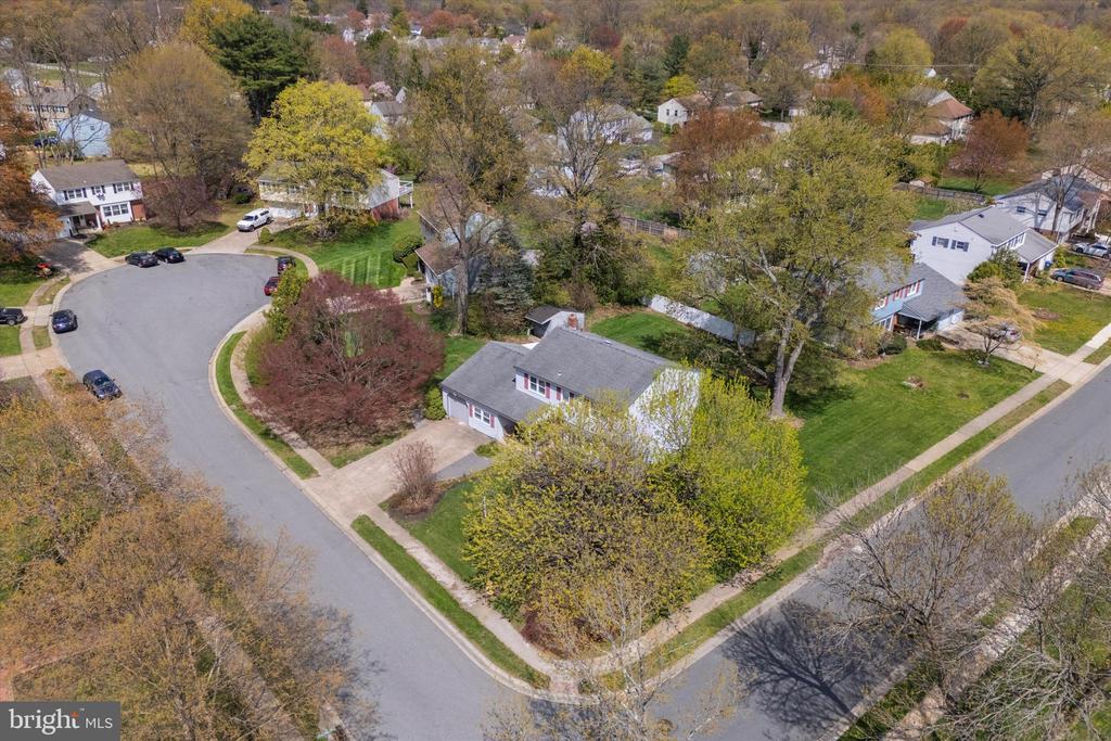 2 RAVENWOOD COURT