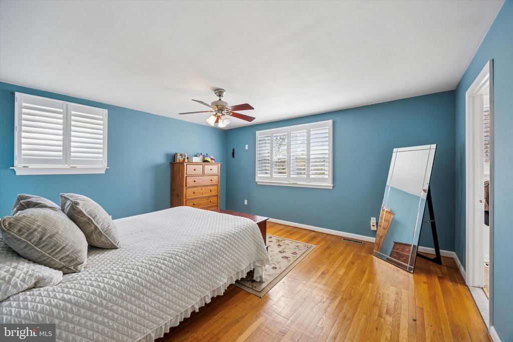 2 RAVENWOOD COURT